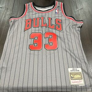 Mitchell & Ness Hardwood Classic Scottie Pippen jersey. Men’s large. Worn once.